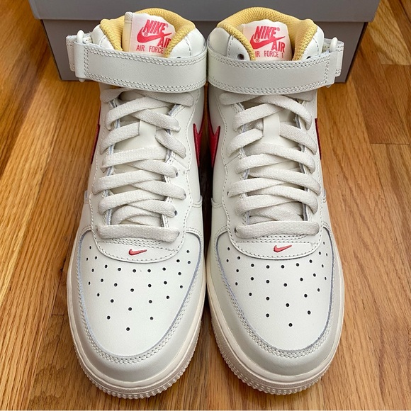 Nike Air Force 1 Mid Women’s Sneakers - Picture 3 of 6